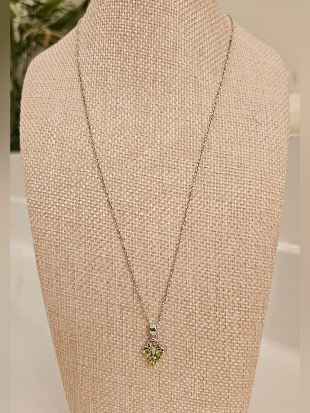 925 STERLING SILVER Peridot Pendant Necklace 18"